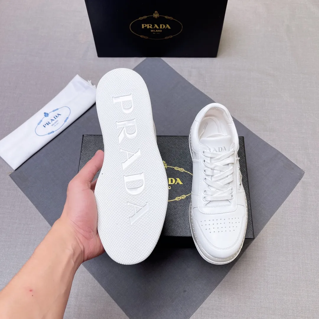 P420 Prada Prada's new men's leather sneakers, the highest version on the market, any comparison is welcome🆚! The original leather has excellent texture and is super high-end! Fetal sheep net lining imported from Italy, removable pad! Luxurious materials and fine workmanship, highly recommended! Code number 38-45 No. 058
